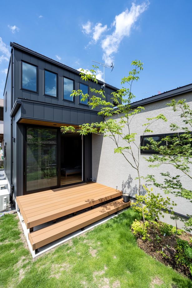 ＱＬＡＳＨＩＳＡ　高草木工務店 【伊勢崎市｜造作洗面台｜無垢フローリング｜猫と暮らす】平屋のような暮らしができるシックな1.5階建ての建築実例画像10