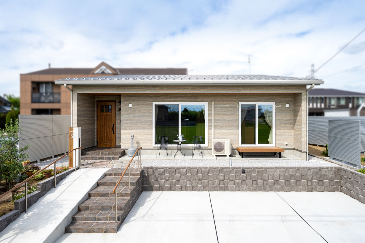 ＱＬＡＳＨＩＳＡ　高草木工務店 【伊勢崎市｜造作洗面台｜店舗併用住宅｜平屋】夫婦2人だけの趣味と仕事のセカンドライフ満喫の平屋の建築実例画像2