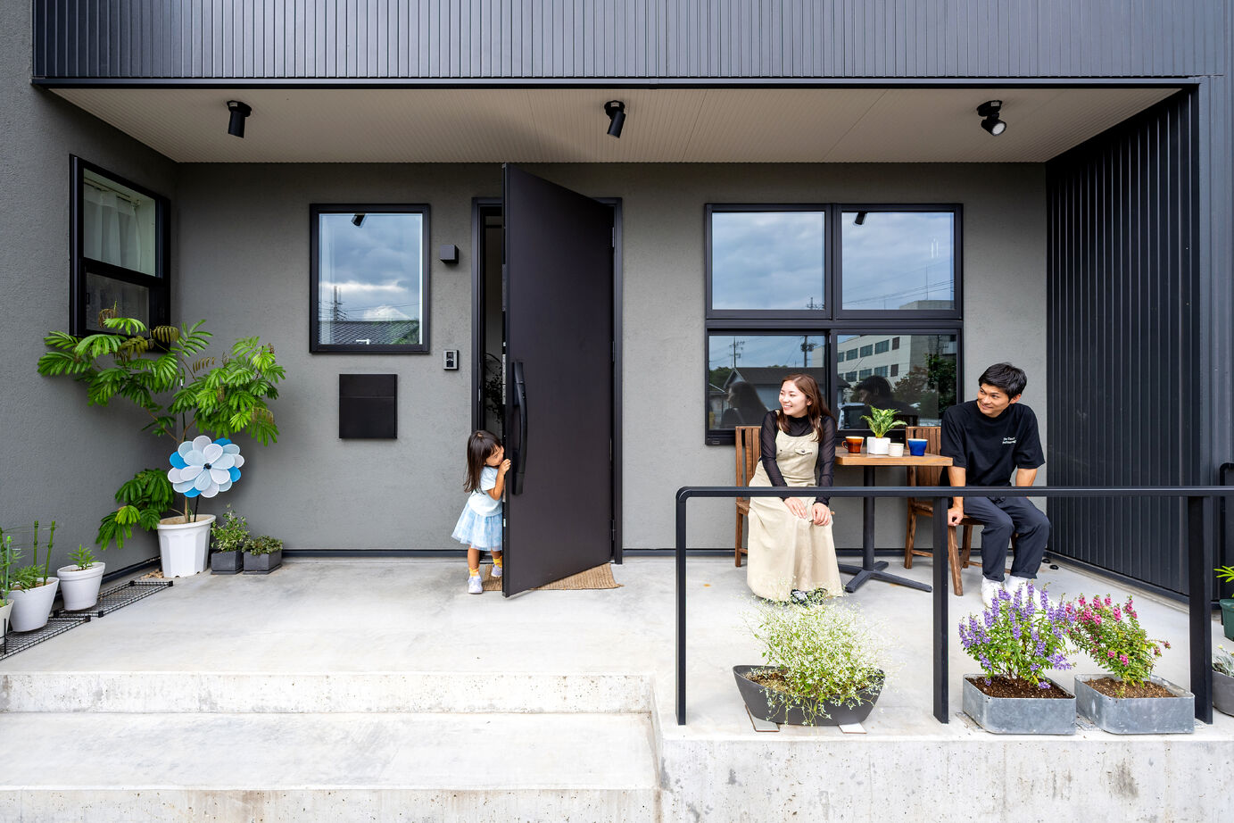 ＱＬＡＳＨＩＳＡ　高草木工務店 【伊勢崎市｜土間書斎｜造作洗面｜無垢フローリング】やりたいことを詰め込んだ2世帯住宅の建築実例画像3