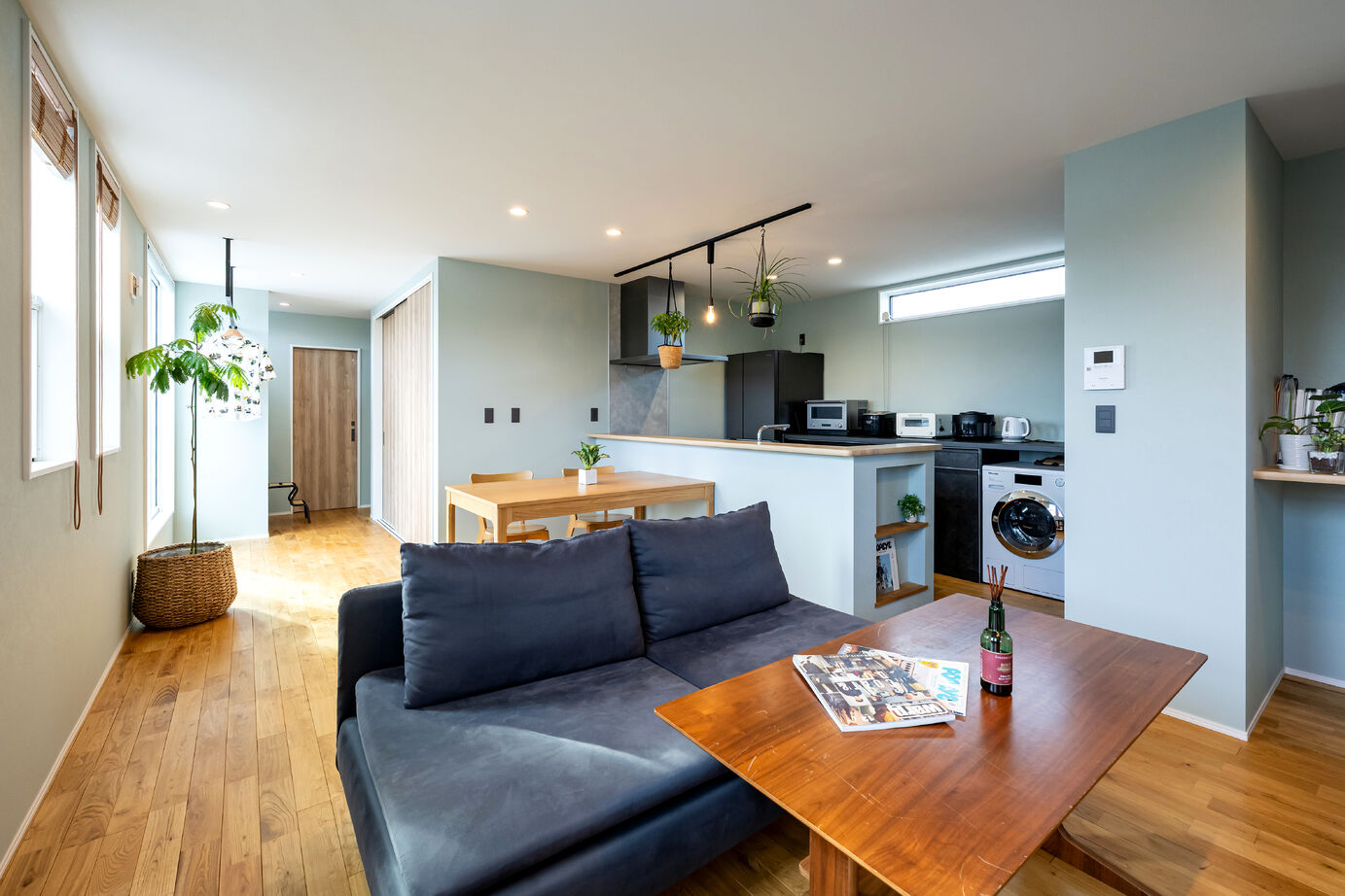 ＱＬＡＳＨＩＳＡ　高草木工務店 【伊勢崎市｜土間書斎｜造作洗面｜無垢フローリング】やりたいことを詰め込んだ2世帯住宅の建築実例画像4