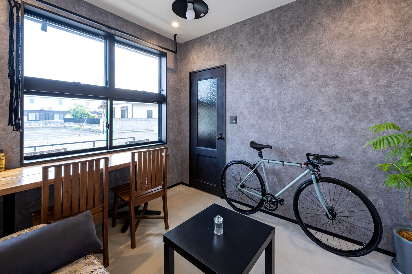 ＱＬＡＳＨＩＳＡ　高草木工務店 【伊勢崎市｜土間書斎｜造作洗面｜無垢フローリング】やりたいことを詰め込んだ2世帯住宅の建築実例画像6