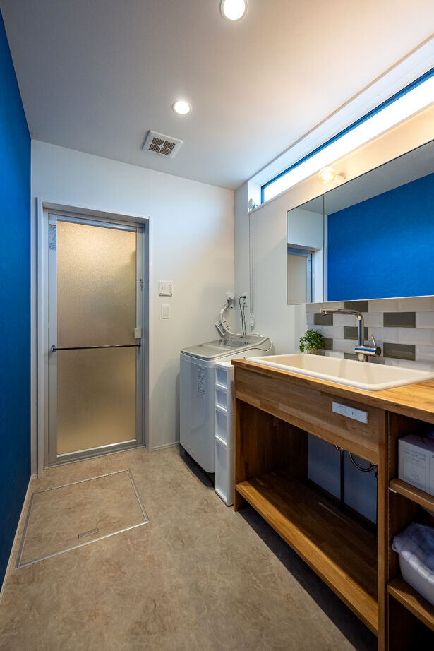 ＱＬＡＳＨＩＳＡ　高草木工務店 【伊勢崎市｜土間書斎｜造作洗面｜無垢フローリング】やりたいことを詰め込んだ2世帯住宅の建築実例画像9