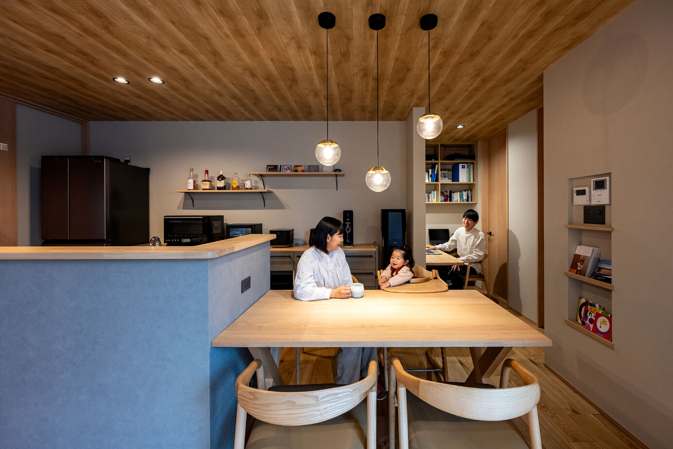 ＱＬＡＳＨＩＳＡ　高草木工務店 【伊勢崎市｜造作洗面台｜平屋】木の温もりとシンプルなデザインが調和する平屋の建築実例画像3