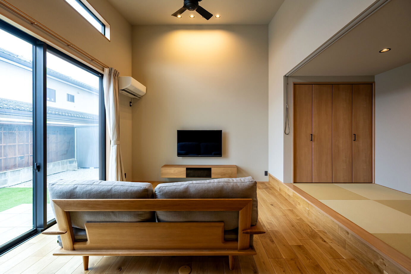 ＱＬＡＳＨＩＳＡ　高草木工務店 【伊勢崎市｜造作洗面台｜平屋】木の温もりとシンプルなデザインが調和する平屋の建築実例画像5