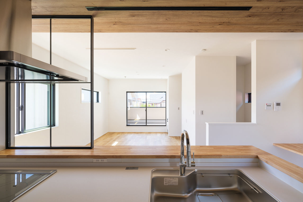 エソラ（アプローズデザイン） 【尼崎市／2500～3000万円／間取り図有】白壁と木の質感を掛け合わせ、心地よさが引き立つシンプルデザインの建築実例画像3