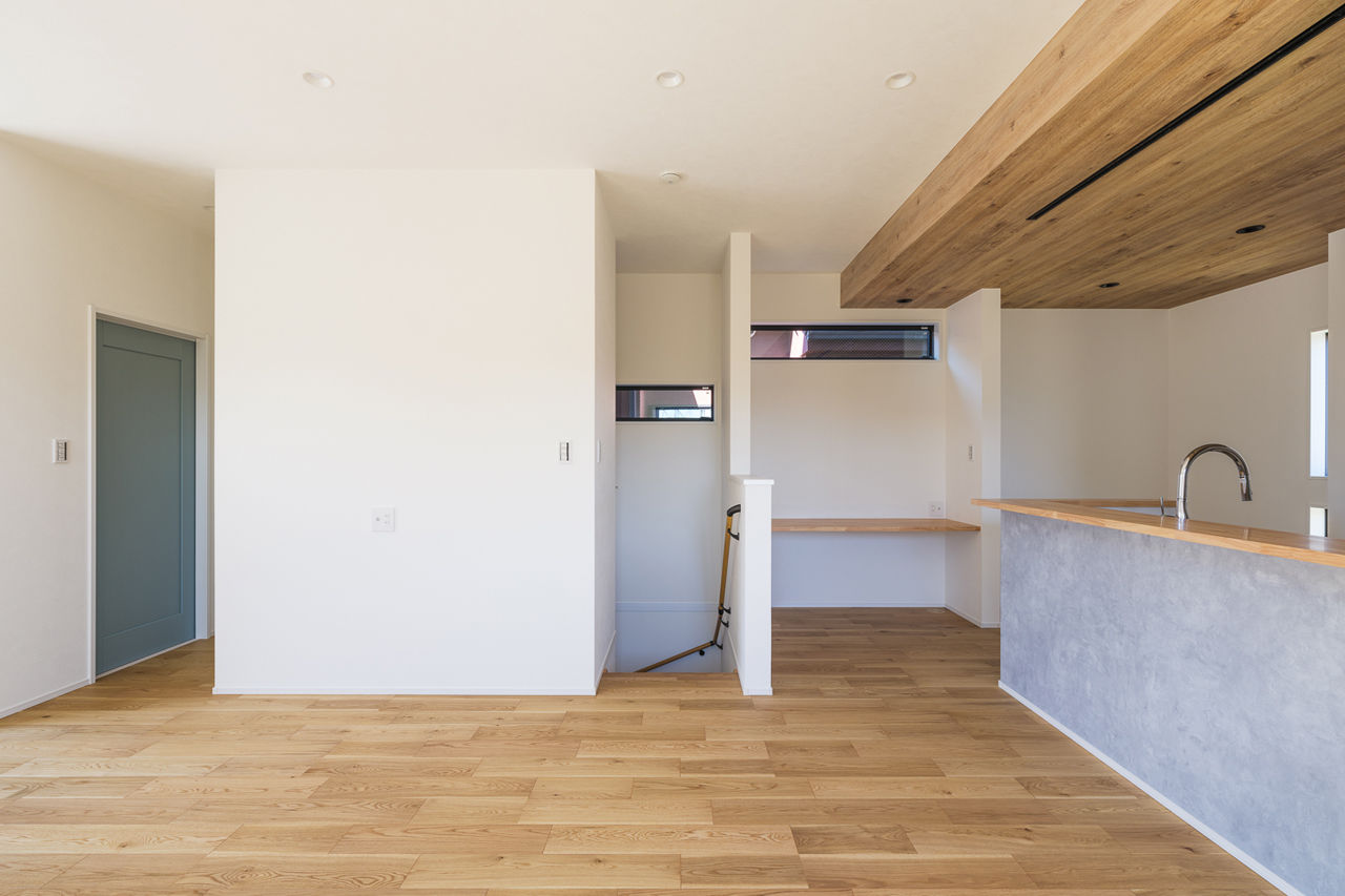 エソラ（アプローズデザイン） 【尼崎市／2500～3000万円／間取り図有】白壁と木の質感を掛け合わせ、心地よさが引き立つシンプルデザインの建築実例画像4