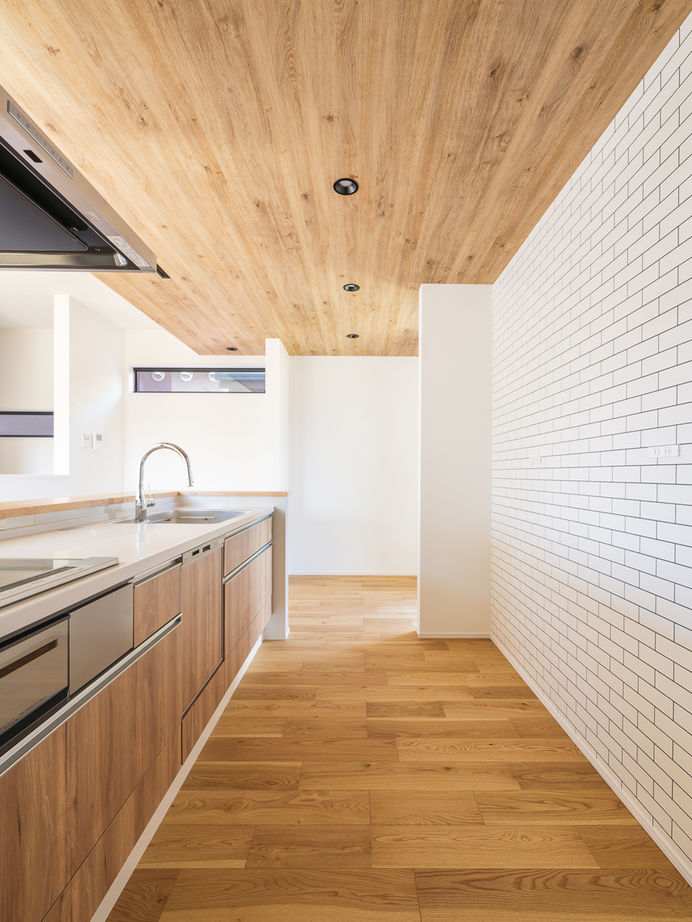 エソラ（アプローズデザイン） 【尼崎市／2500～3000万円／間取り図有】白壁と木の質感を掛け合わせ、心地よさが引き立つシンプルデザインの建築実例画像5