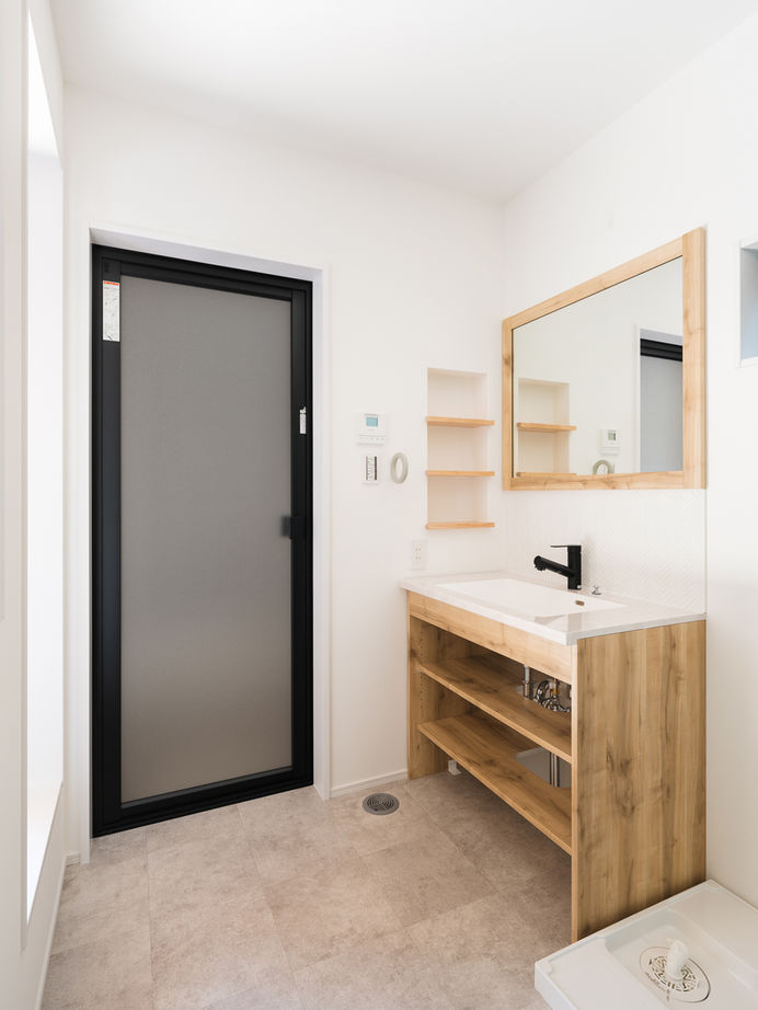 エソラ（アプローズデザイン） 【尼崎市／2500～3000万円／間取り図有】白壁と木の質感を掛け合わせ、心地よさが引き立つシンプルデザインの建築実例画像6