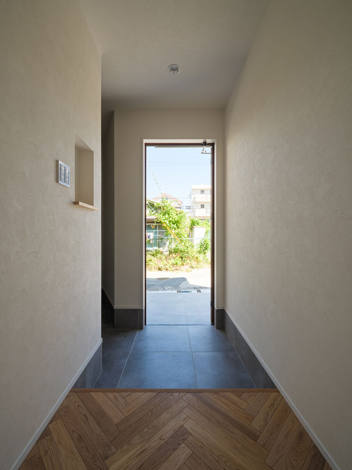 エソラ（アプローズデザイン） 【尼崎市／2500～3000万円／間取り図有】白壁と木の質感を掛け合わせ、心地よさが引き立つシンプルデザインの建築実例画像8