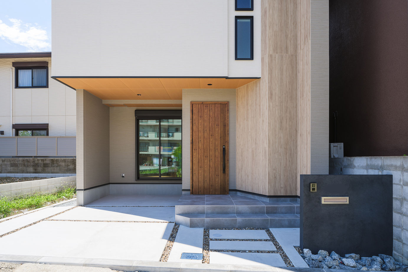 エソラ（アプローズデザイン） 【尼崎市／2500～3000万円／間取り図有】白壁と木の質感を掛け合わせ、心地よさが引き立つシンプルデザインの建築実例画像10