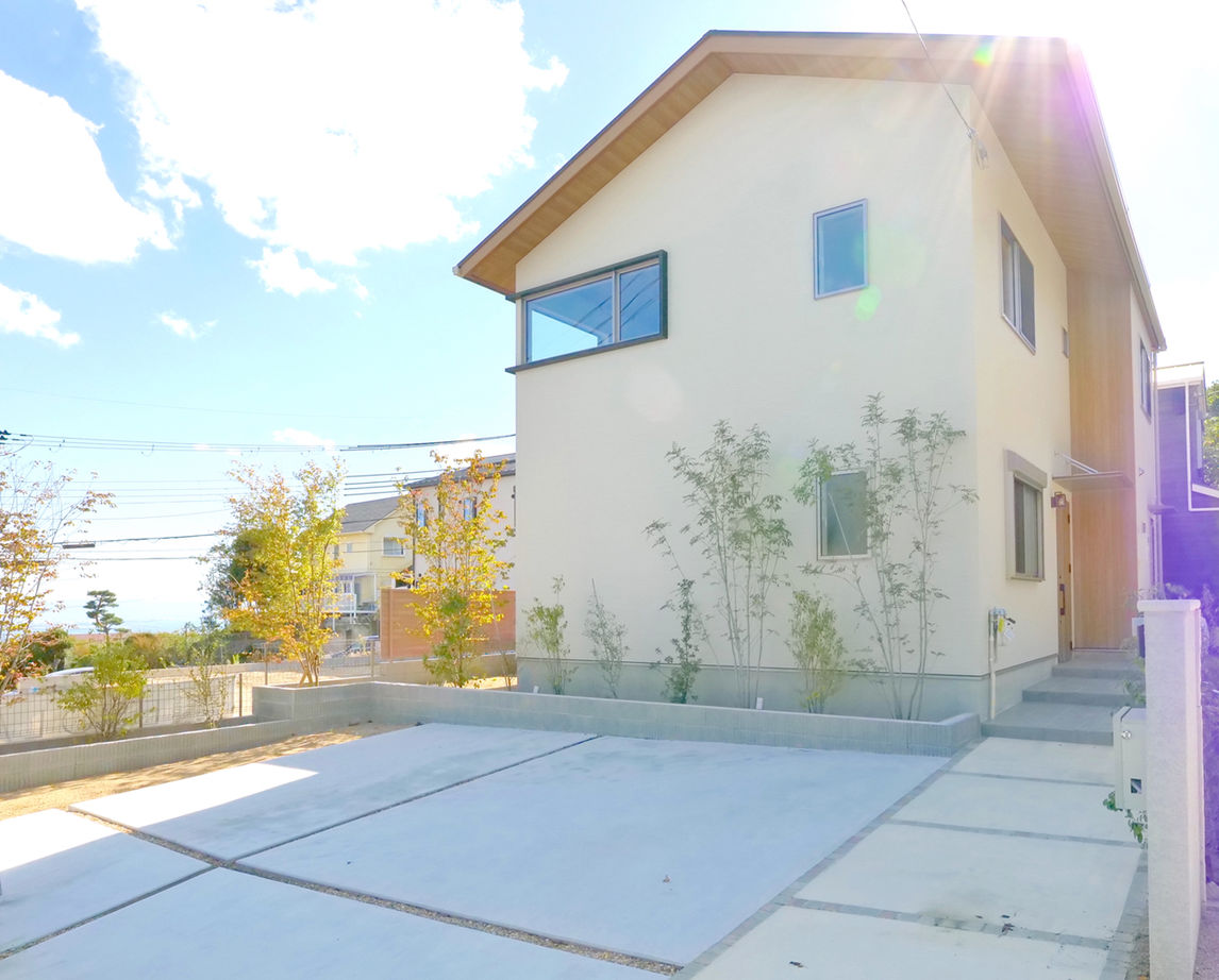 エソラ（アプローズデザイン） 【西宮市／2500～3000万円／間取り図有】光が降り注ぐ吹き抜けと大開口。木のぬくもりに包まれる住まいの建築実例画像2