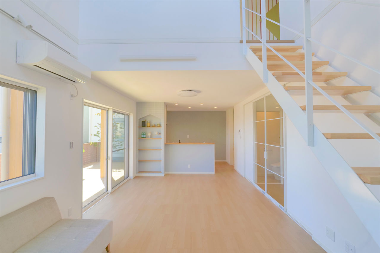 エソラ（アプローズデザイン） 【西宮市／2500～3000万円／間取り図有】光が降り注ぐ吹き抜けと大開口。木のぬくもりに包まれる住まいの建築実例画像8