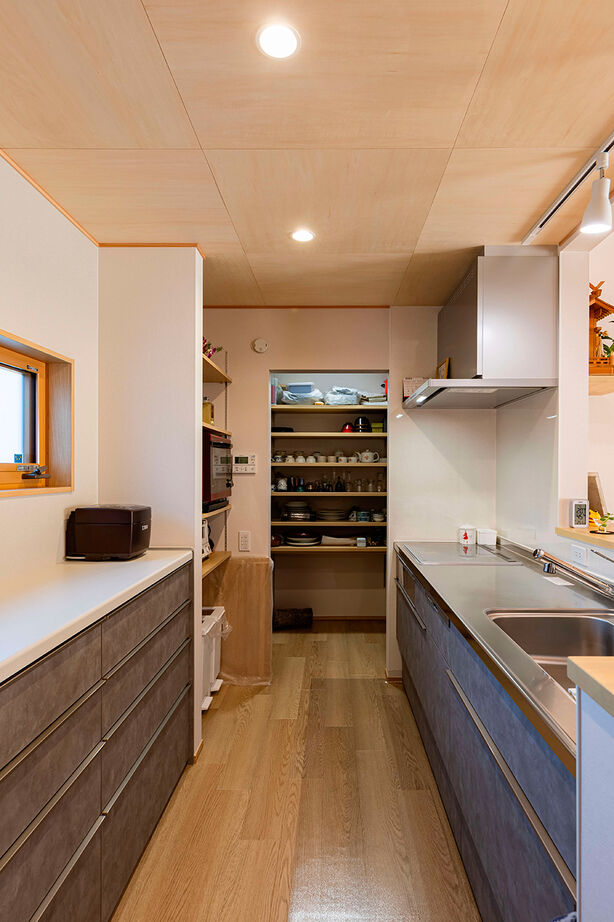 CASA LABO（カーサラボ） by ショーナン・ホーム 【日進市｜焼杉の平屋｜30坪台の間取り】暑さ、寒さを解消！体にやさしくて省エネな【ECOボード】の家の建築実例画像5