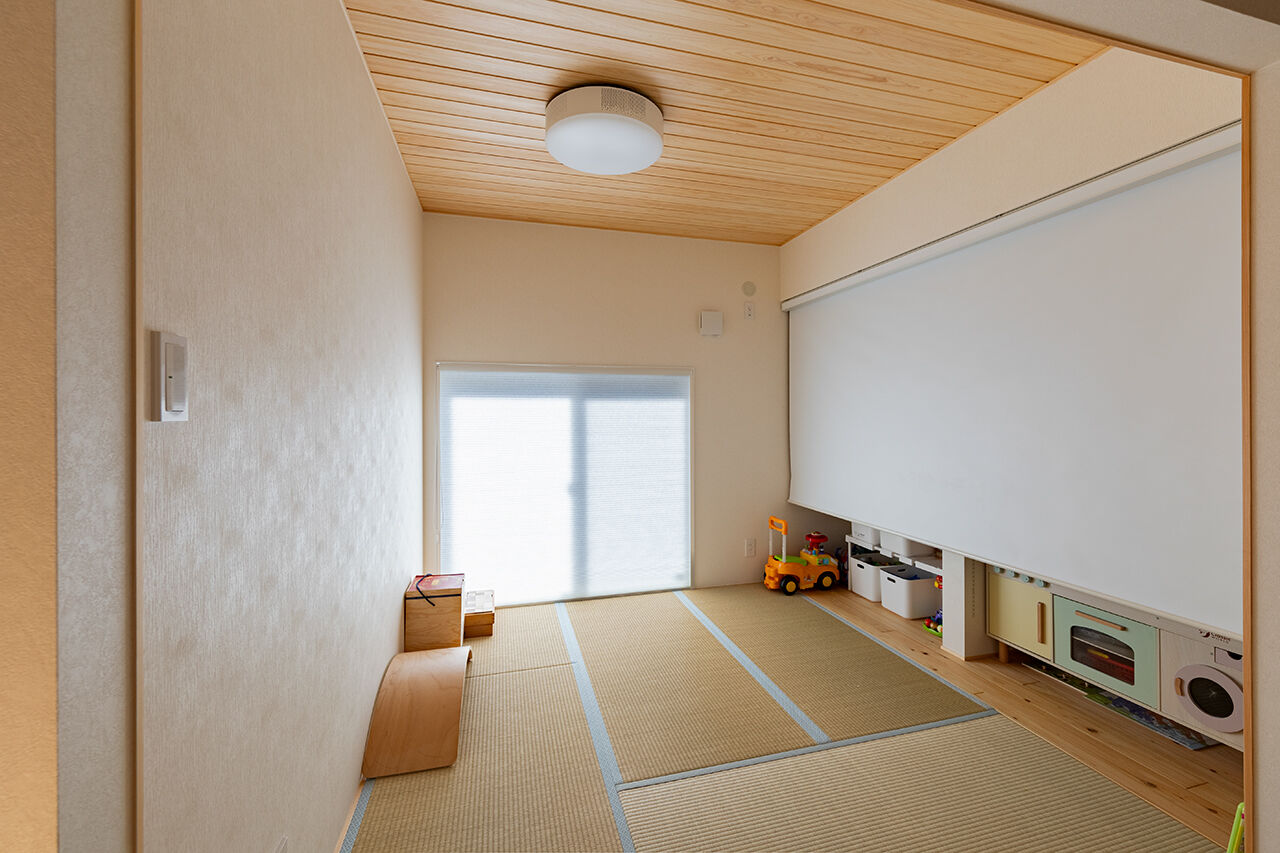 CASA LABO（カーサラボ） by ショーナン・ホーム 【瀬戸市｜30坪台】ヒノキが香る吹抜リビングと平屋的な間取りが◎ 高気密・高断熱な【ECOボード】の家の建築実例画像5