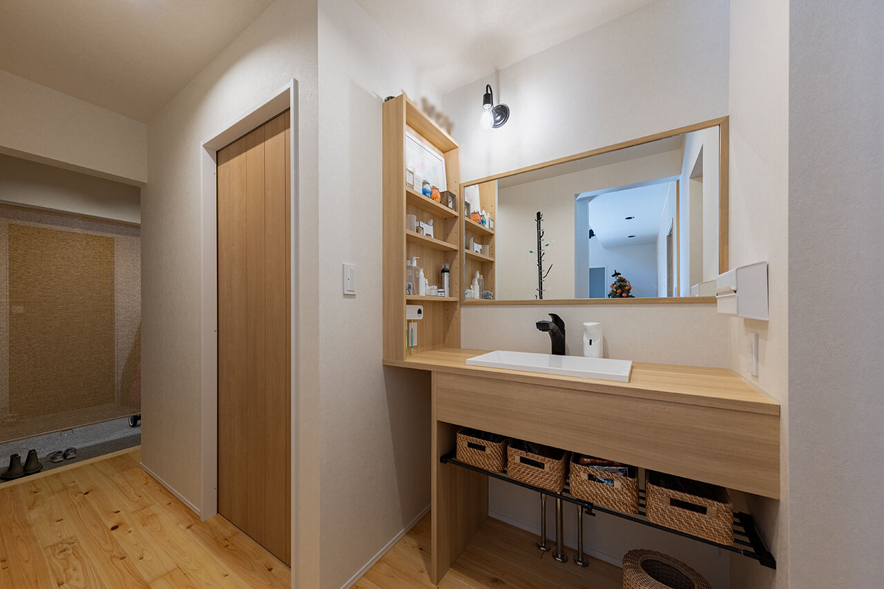 CASA LABO（カーサラボ） by ショーナン・ホーム 【瀬戸市｜30坪台】ヒノキが香る吹抜リビングと平屋的な間取りが◎ 高気密・高断熱な【ECOボード】の家の建築実例画像7