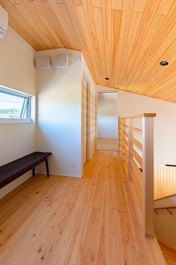 CASA LABO（カーサラボ） by ショーナン・ホーム 【瀬戸市｜30坪台】ヒノキが香る吹抜リビングと平屋的な間取りが◎ 高気密・高断熱な【ECOボード】の家の建築実例画像10