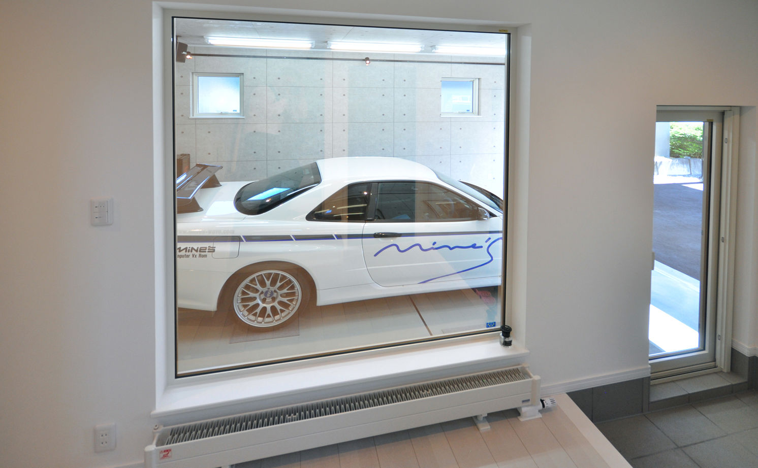 イワクラホーム 【夫婦＋子ども３人/4LDK間取り図/収納充実/趣味部屋】室内からも車が愛でられるビルトインガレージハウスの建築実例画像4