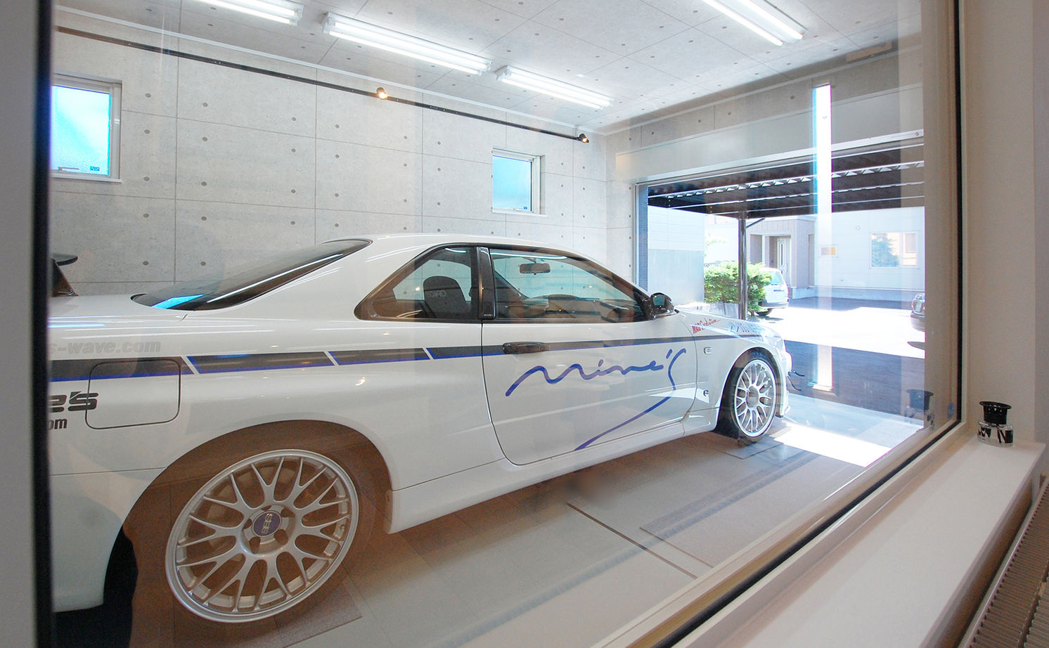 イワクラホーム 【夫婦＋子ども３人/4LDK間取り図/収納充実/趣味部屋】室内からも車が愛でられるビルトインガレージハウスの建築実例画像6