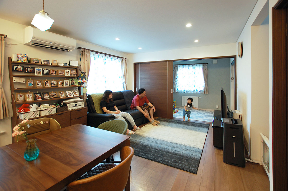 イワクラホーム 【室蘭市/3人家族(子ども1人)/4LDK間取図有】室内からも愛車を眺められるバイク用のビルトインガレージの家の建築実例画像4