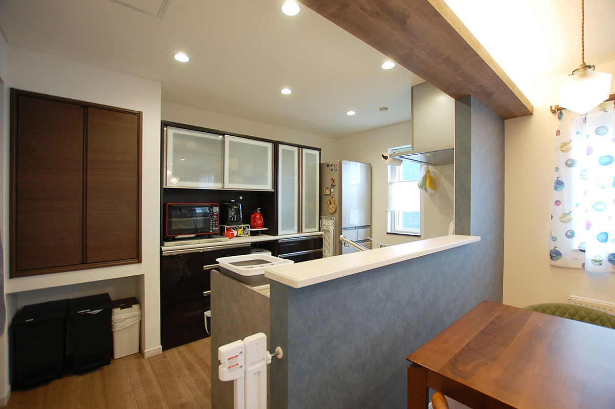 イワクラホーム 【室蘭市/3人家族(子ども1人)/4LDK間取図有】室内からも愛車を眺められるバイク用のビルトインガレージの家の建築実例画像6