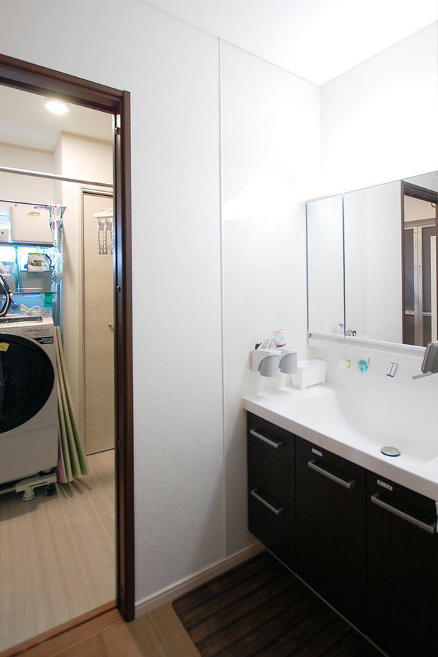 イワクラホーム 【室蘭市/3人家族(子ども1人)/4LDK間取図有】室内からも愛車を眺められるバイク用のビルトインガレージの家の建築実例画像8