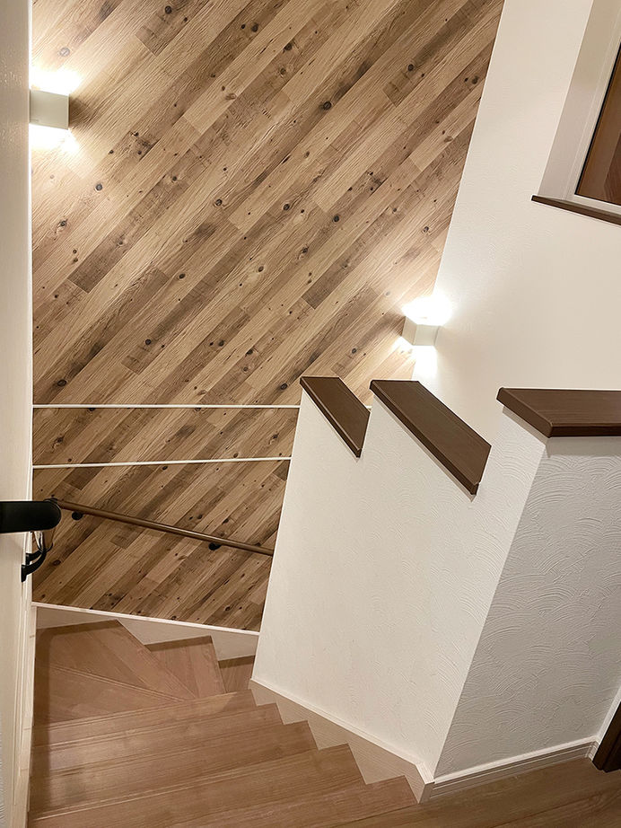 イワクラホーム 【室蘭市/3人家族(子ども1人)/4LDK間取図有】室内からも愛車を眺められるバイク用のビルトインガレージの家の建築実例画像9