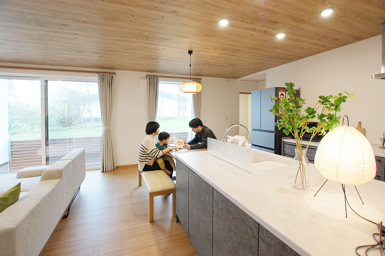 イワクラホーム [室蘭市/3LDK/3人家族]回遊動線×家事ラク設計！忙しい共働き夫婦が選んだ平屋の住まいの建築実例画像1