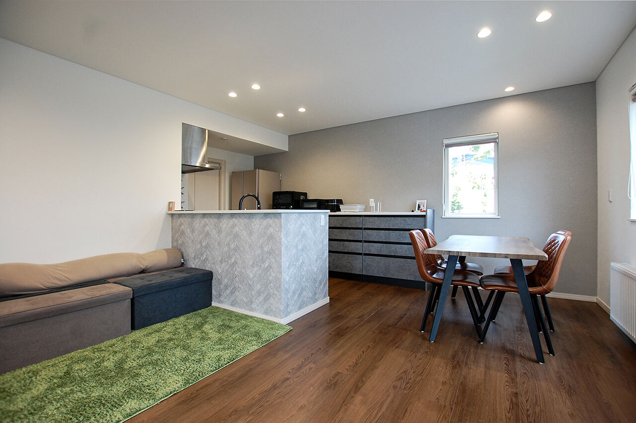 イワクラホーム 【江別市／4人家族】家族みんなが笑顔になる、広々リビングの家の建築実例画像4