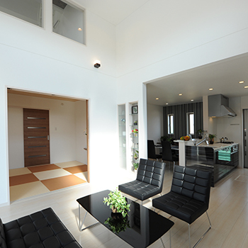 アローラホーム 【堺市／1000万円台／33坪／土地探し／間取り有】大空間でも年中快適に。高性能断熱材で心地よい住まいの建築実例画像2