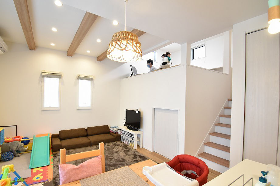 アローラホーム 【堺市・1610万円・土地探し・間取り図有】オープンキッチンや中２階から、リビングで遊ぶ子供を見守れる家の建築実例画像6