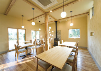 エムズアソシエイツ 木の瓦屋根の店舗併用住宅。予算内で実現できた　諦めかけた夢以上の出来栄えの建築実例画像5