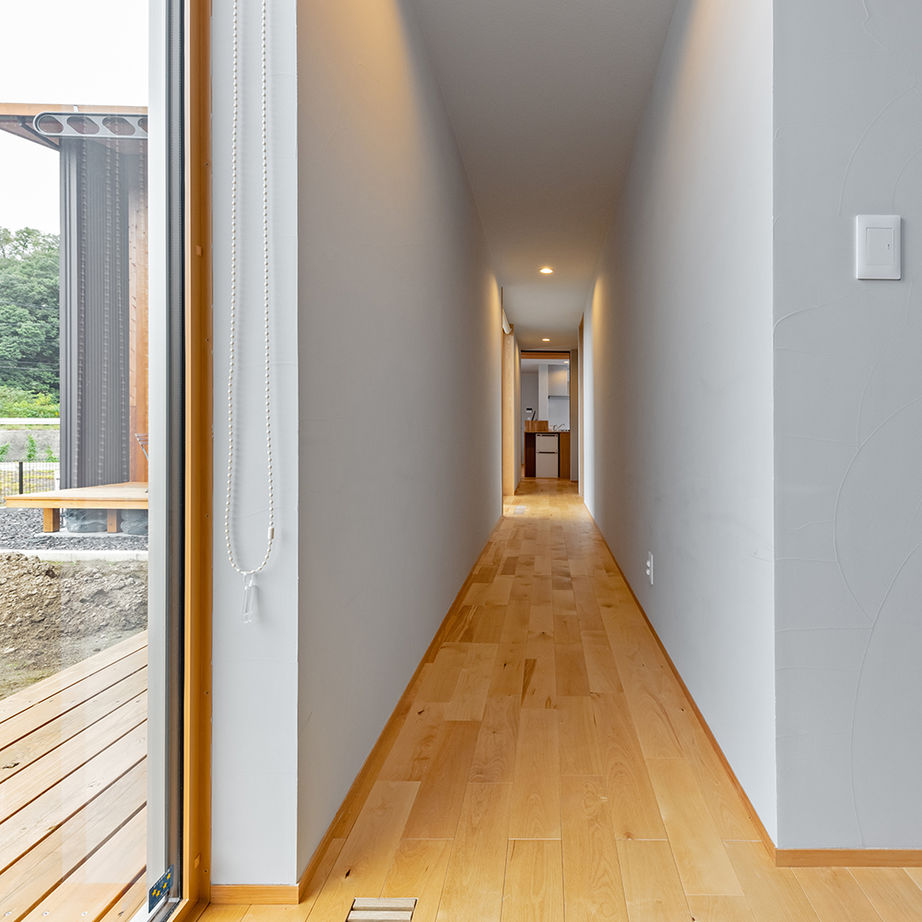 エムズアソシエイツ 【平屋風/52.9坪/間取り図】27m長屋根の二世帯住宅。家族との距離感を保つ工夫のある平屋風和モダンの家の建築実例画像5