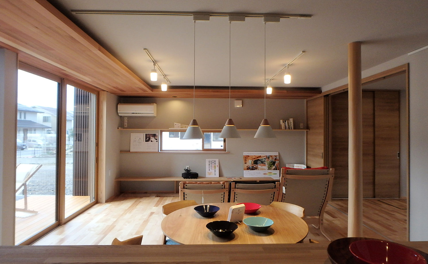 エムズアソシエイツ 【平屋風/52.9坪/間取り図】27m長屋根の二世帯住宅。家族との距離感を保つ工夫のある平屋風和モダンの家の建築実例画像6