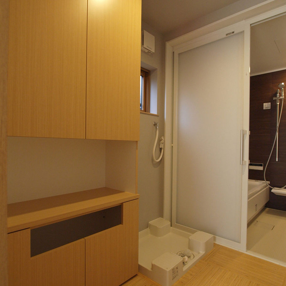 エムズアソシエイツ 【平屋風/52.9坪/間取り図】27m長屋根の二世帯住宅。家族との距離感を保つ工夫のある平屋風和モダンの家の建築実例画像17