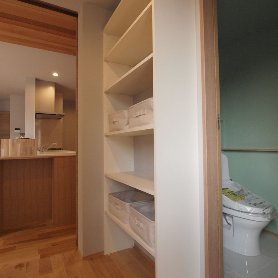 エムズアソシエイツ 【平屋風/52.9坪/間取り図】27m長屋根の二世帯住宅。家族との距離感を保つ工夫のある平屋風和モダンの家の建築実例画像18