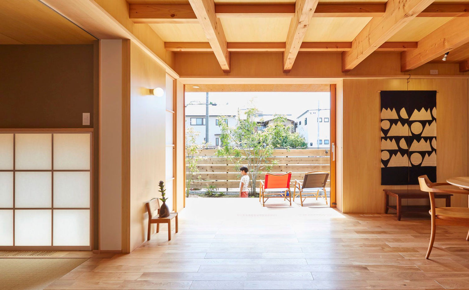 エムズアソシエイツ  【31.5坪/間取り図】高気密高断熱の快適性＋木製サッシ＋自然素材＋造作家具、外と繋がる開放感あふれる家 の建築実例画像3