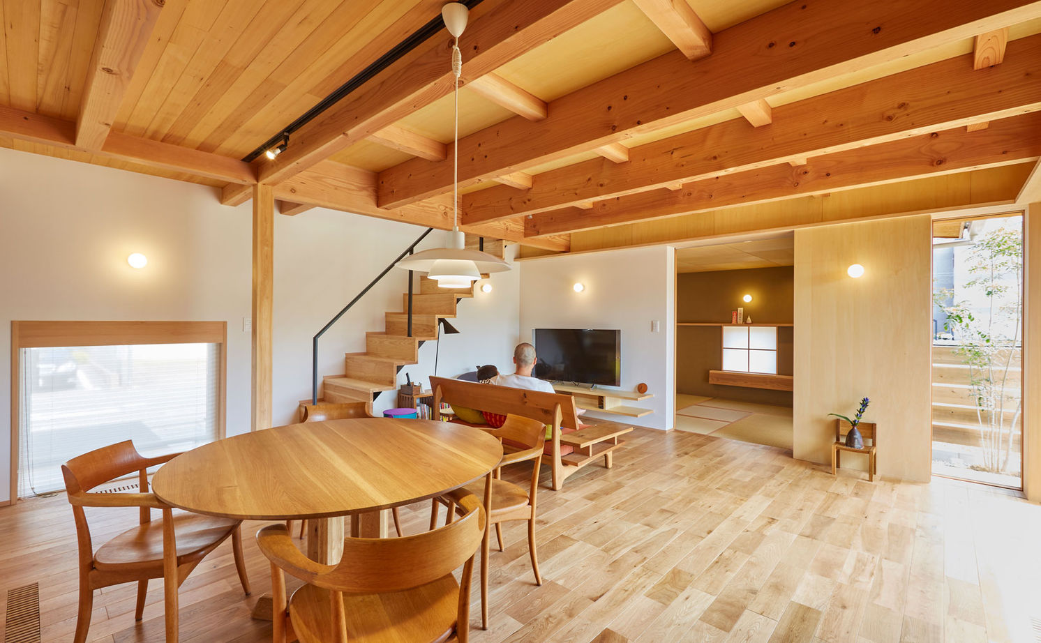 エムズアソシエイツ  【31.5坪/間取り図】高気密高断熱の快適性＋木製サッシ＋自然素材＋造作家具、外と繋がる開放感あふれる家 の建築実例画像15