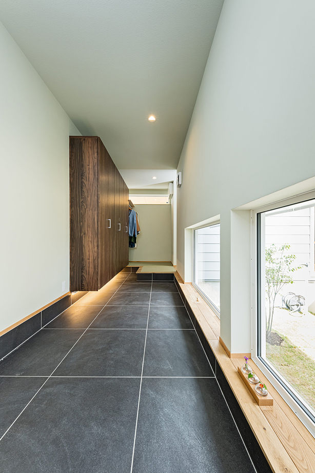 エムズアソシエイツ 【50坪台/ビルトインガレージ×高気密高断熱×自然素材】中庭をロの字で囲んだガレージ付き二世帯住宅の建築実例画像3