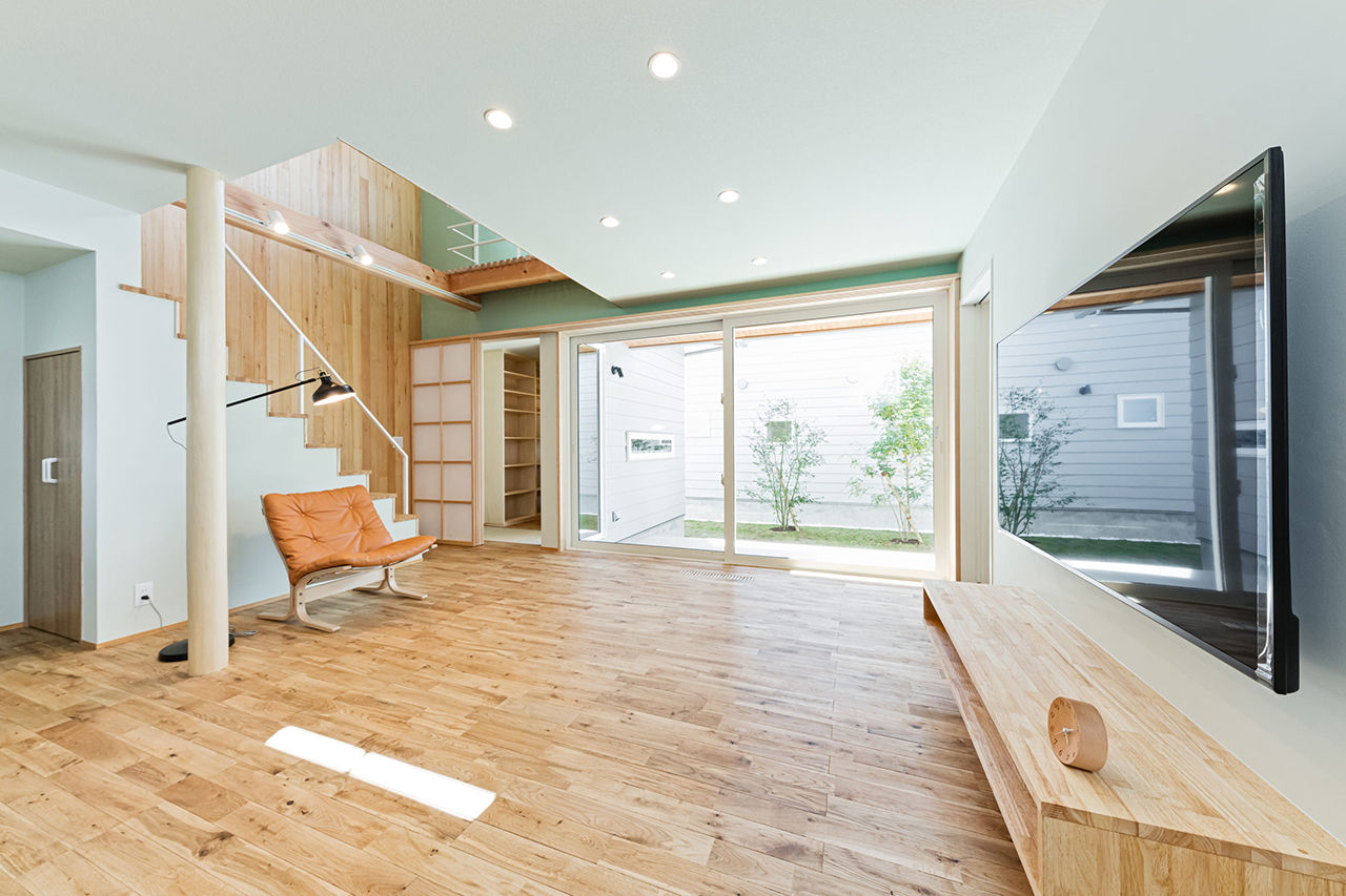 エムズアソシエイツ 【50坪台/ビルトインガレージ×高気密高断熱×自然素材】中庭をロの字で囲んだガレージ付き二世帯住宅の建築実例画像4