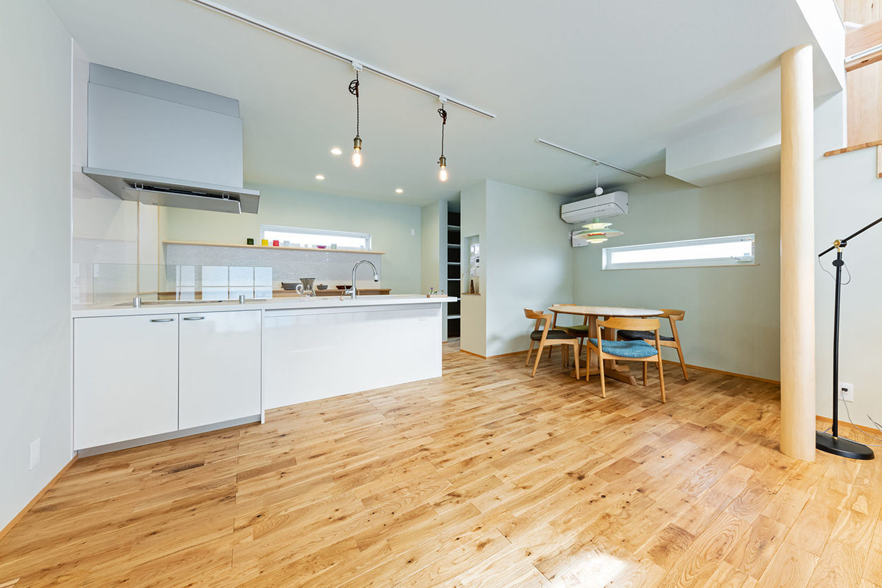 エムズアソシエイツ 【50坪台/ビルトインガレージ×高気密高断熱×自然素材】中庭をロの字で囲んだガレージ付き二世帯住宅の建築実例画像5