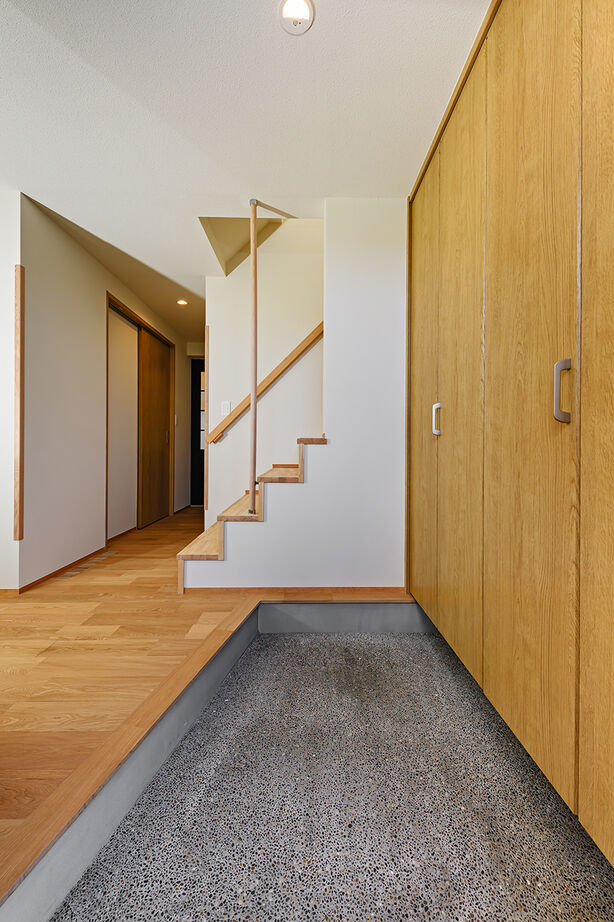 エムズアソシエイツ 【岐阜市/高気密高断熱/自然素材】小上がりの和室や階段下ヌック、小屋裏ロフトなど、空間を賢く利用した家の建築実例画像2