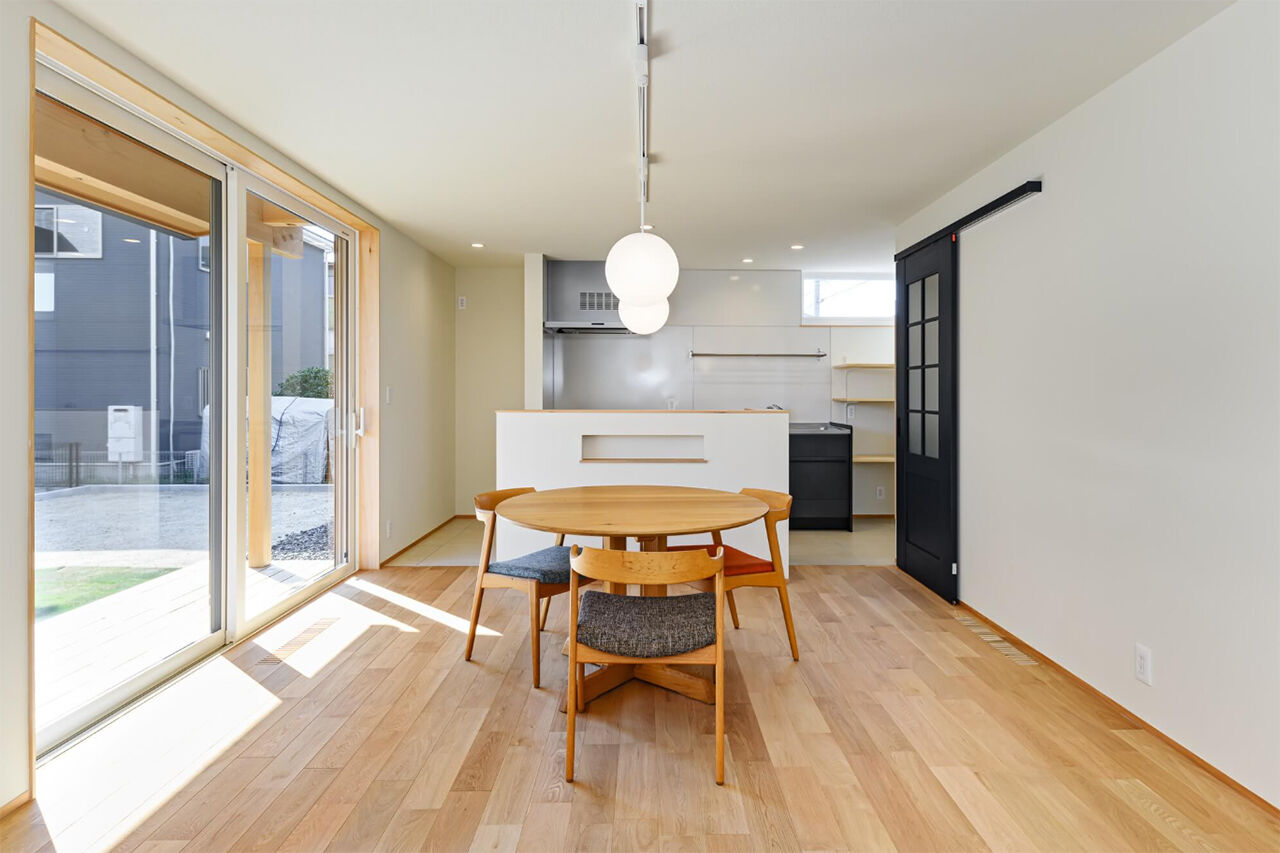 エムズアソシエイツ 【岐阜市/高気密高断熱/自然素材】小上がりの和室や階段下ヌック、小屋裏ロフトなど、空間を賢く利用した家の建築実例画像4