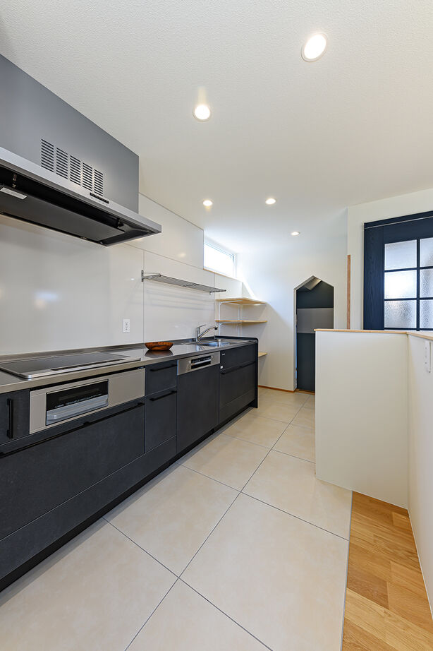 エムズアソシエイツ 【岐阜市/高気密高断熱/自然素材】小上がりの和室や階段下ヌック、小屋裏ロフトなど、空間を賢く利用した家の建築実例画像5