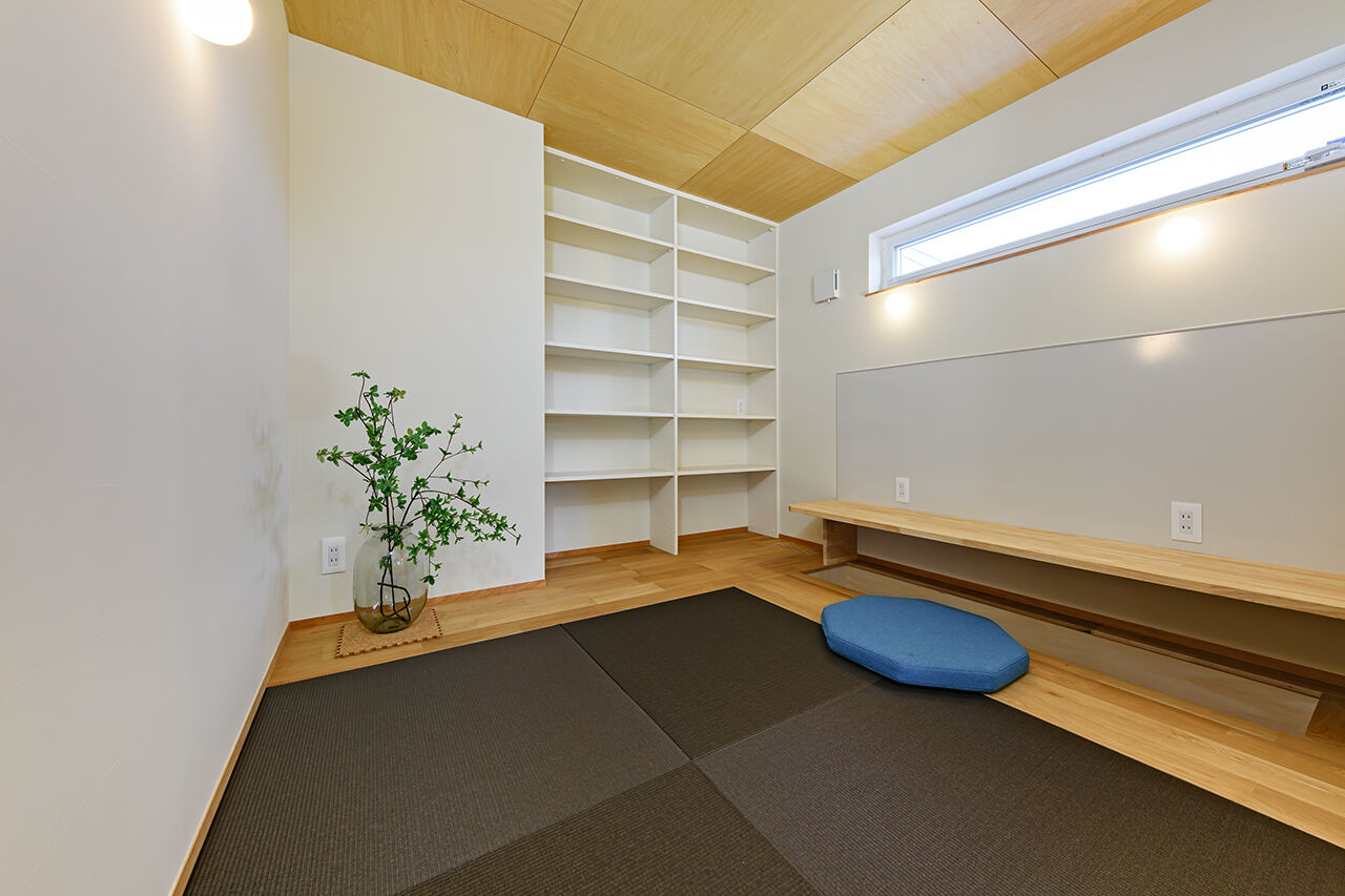 エムズアソシエイツ 【岐阜市/高気密高断熱/自然素材】小上がりの和室や階段下ヌック、小屋裏ロフトなど、空間を賢く利用した家の建築実例画像7