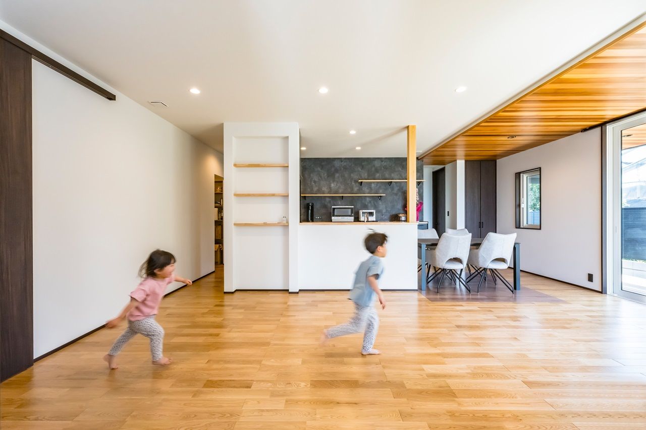 ROOTS 【越谷市/平屋/30坪/2000万円台/間取り図】家族が顔を合わせやすく、家じゅうを回遊できる便利な動線の家の建築実例画像2