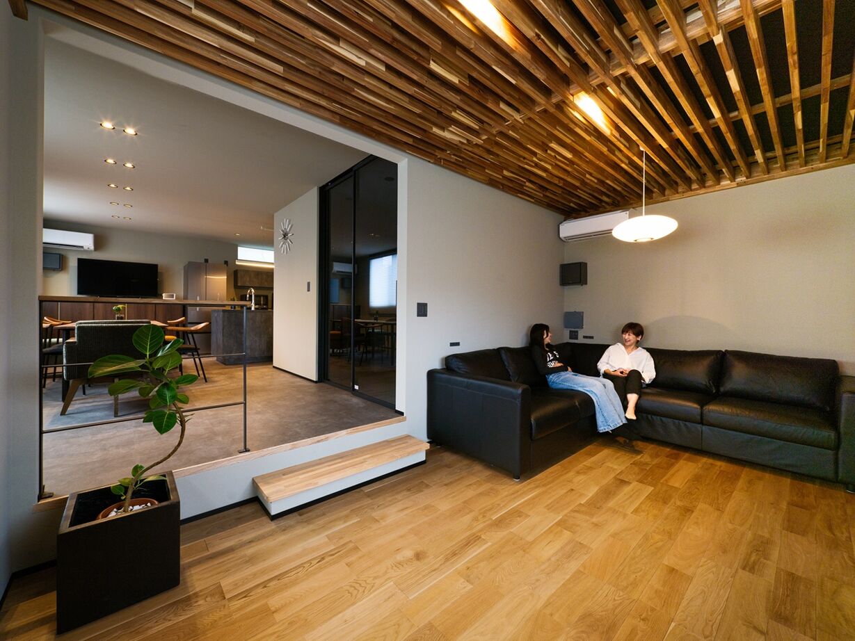 ROOTS 【越谷市/3階建て/間取り図】22.9坪の狭小地とは思えないほど広く開放的！ルーフバルコニー付きの住まいの建築実例画像2