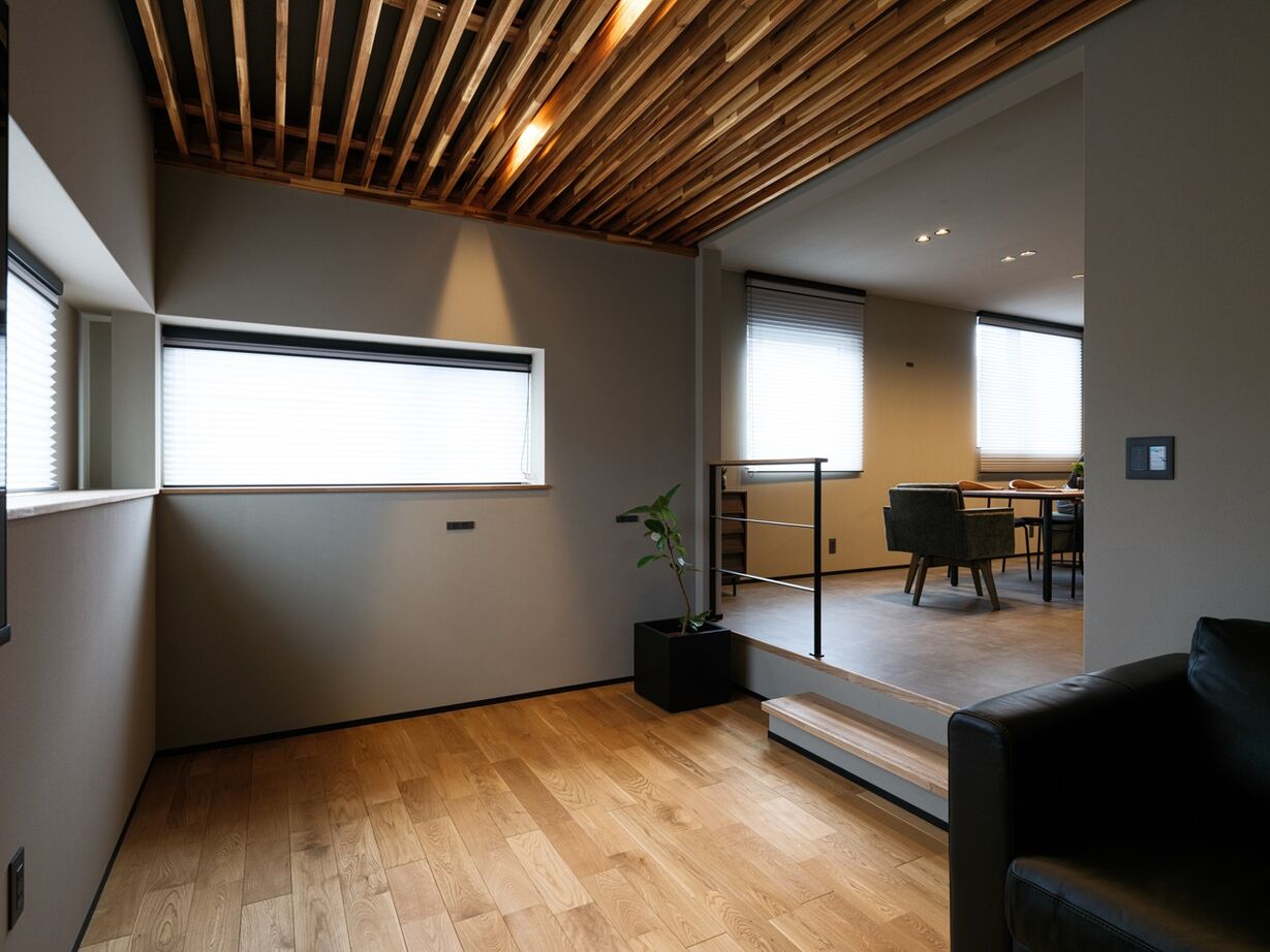 ROOTS 【越谷市/3階建て/間取り図】22.9坪の狭小地とは思えないほど広く開放的！ルーフバルコニー付きの住まいの建築実例画像3