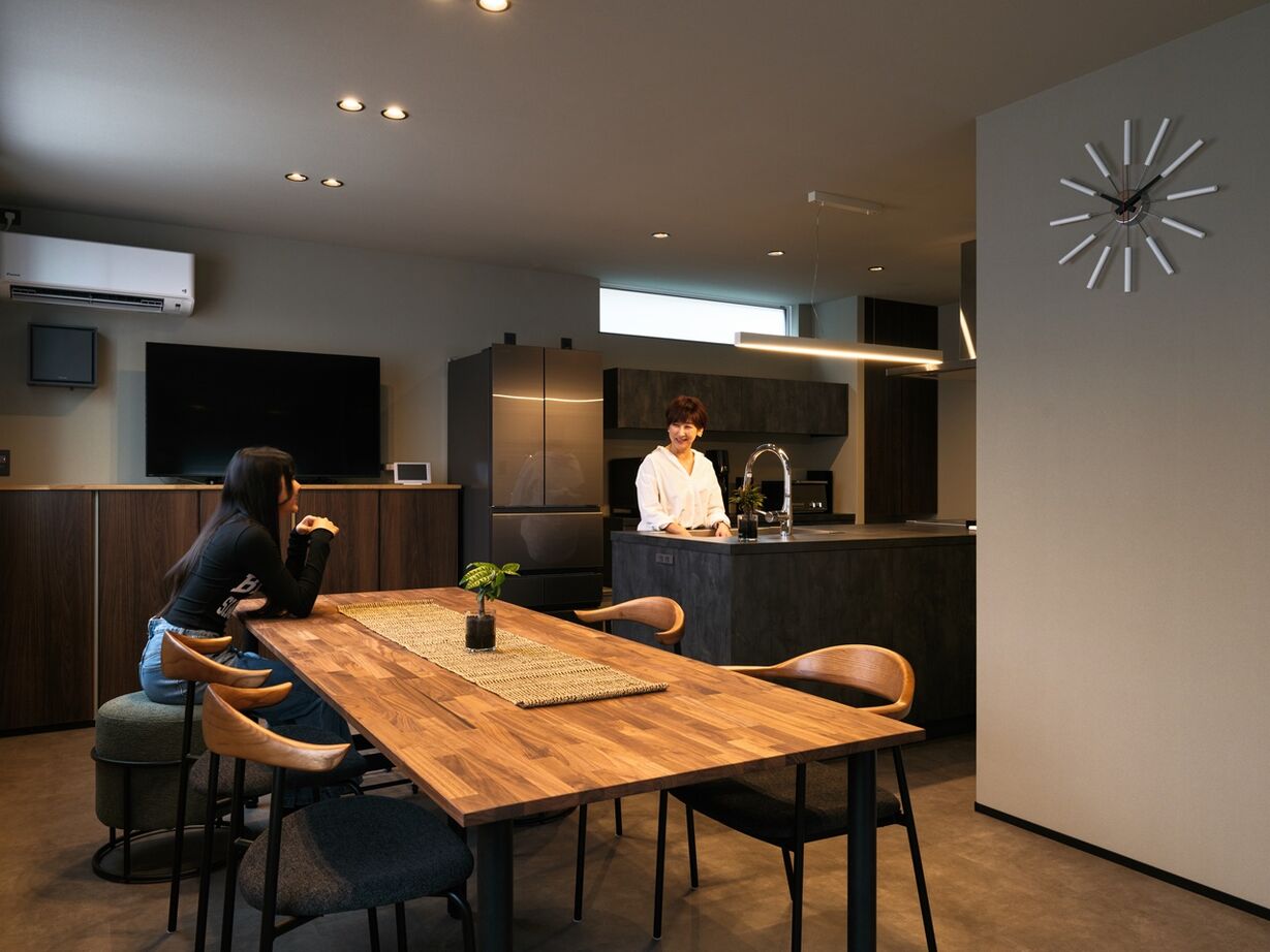 ROOTS 【越谷市/3階建て/間取り図】22.9坪の狭小地とは思えないほど広く開放的！ルーフバルコニー付きの住まいの建築実例画像4