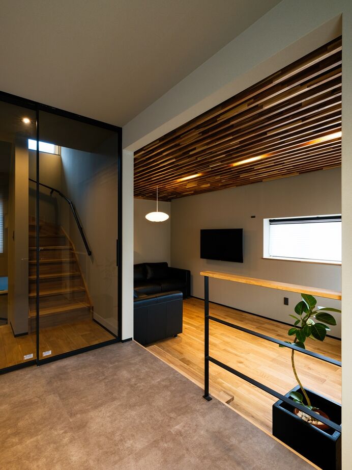 ROOTS 【越谷市/3階建て/間取り図】22.9坪の狭小地とは思えないほど広く開放的！ルーフバルコニー付きの住まいの建築実例画像6