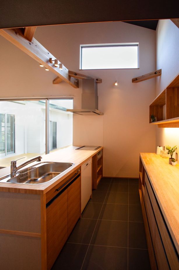 松下工務店 【淡路市｜2000万円台｜建築士の間取り】平屋風の２棟がつながる店舗付き住宅の建築実例画像3